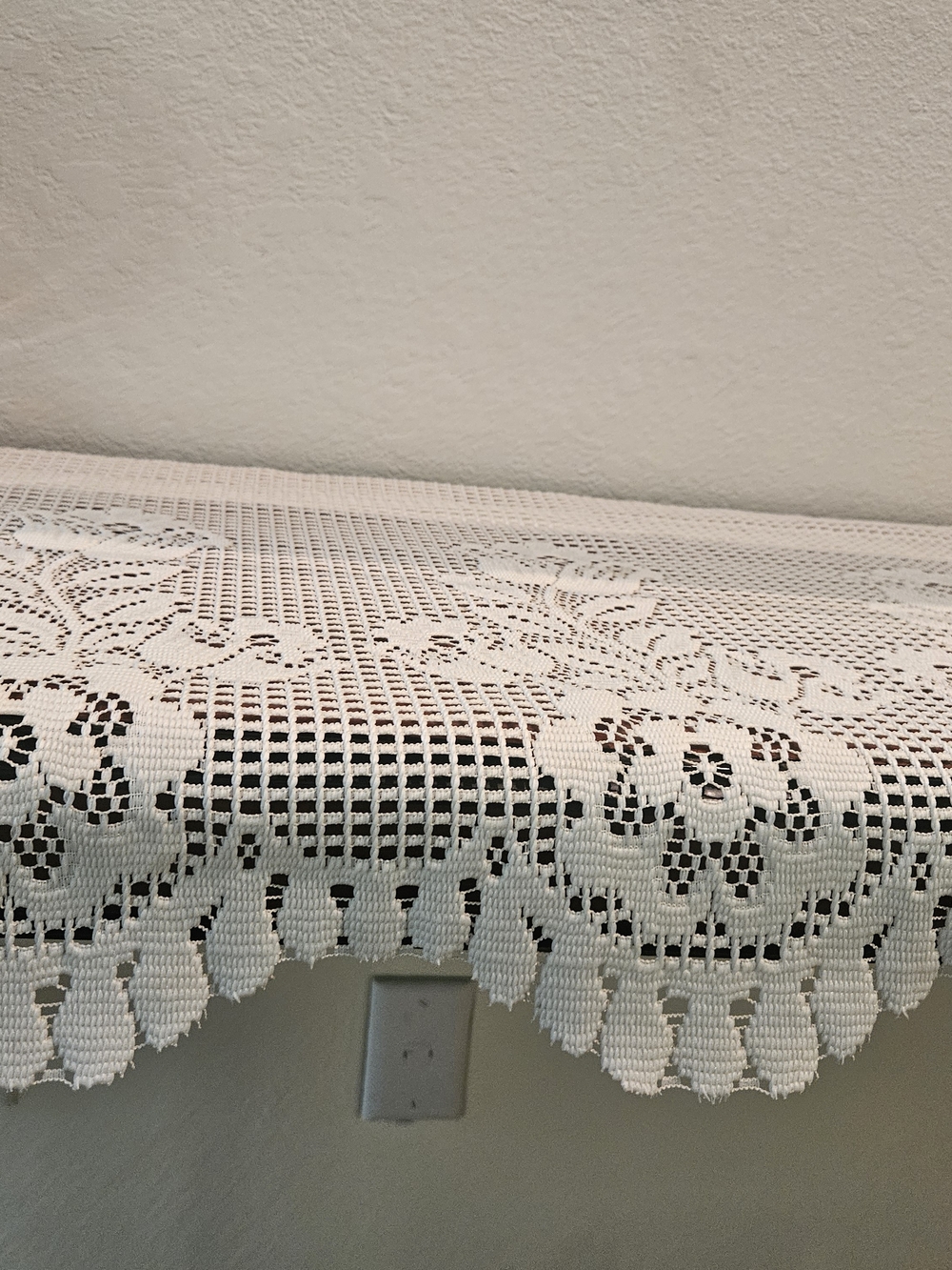 Elegant Cottagecore Crochet Lace Table Runner in Cream Scalloped Edges Vintage